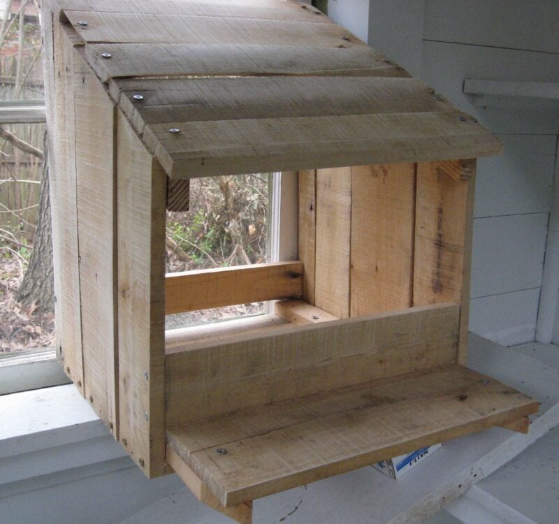 DIY Pallet Nesting Box